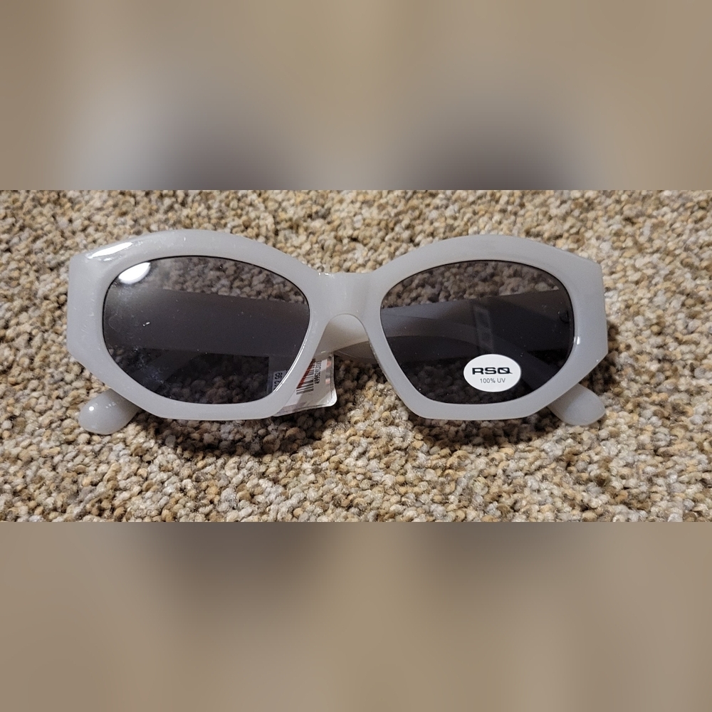 RSQ Oversized Square Sunglasses in Frosted Gray